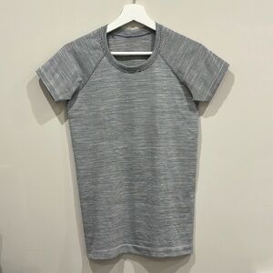 Lululemon Swiftly Tech Loose Fit Size 6